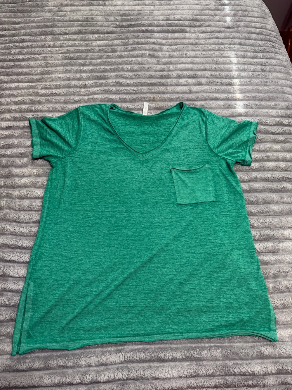 Zenana Womends V-Neck Pocket Tee in Green